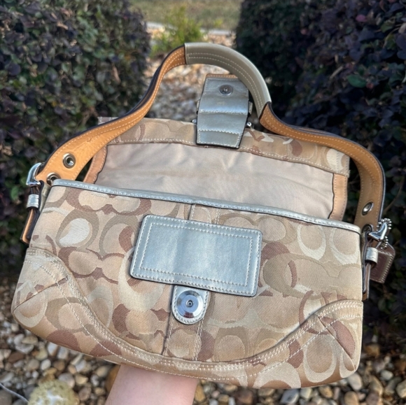 Coach Vintage Y2K Khaki/Gold Optic Signature C Soho Shoulder #A05S-0492 - Picture 1 of 5